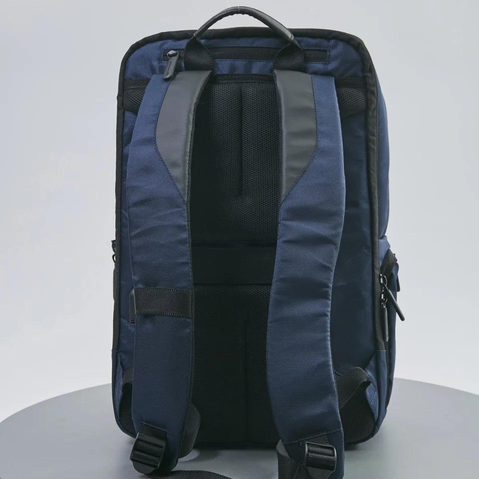 حقيبة ظهر Gucci مصنوعة من قماش النايلون للجنسين