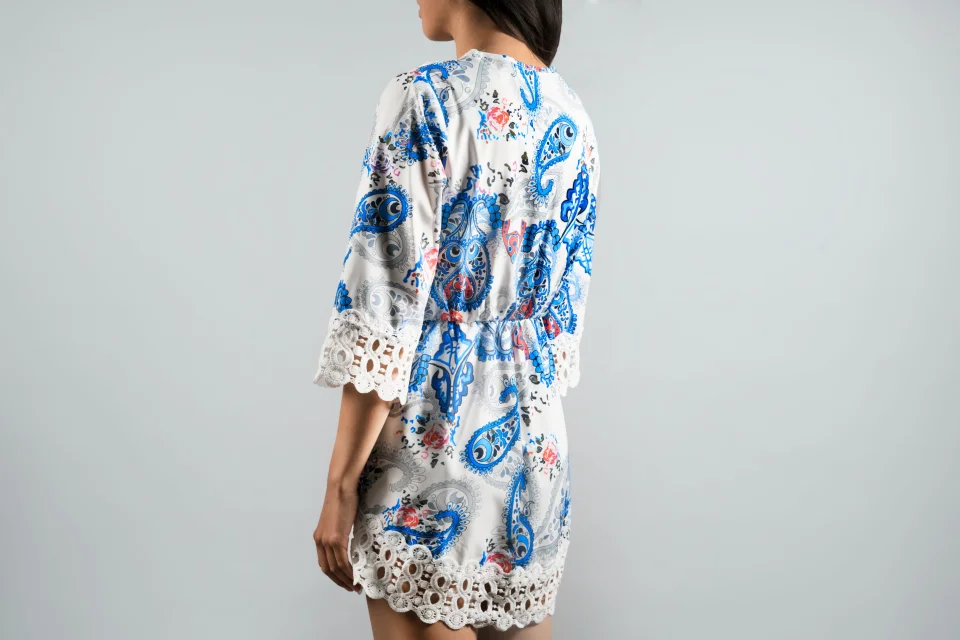 بلوزة دانتيل عصرية صيفية