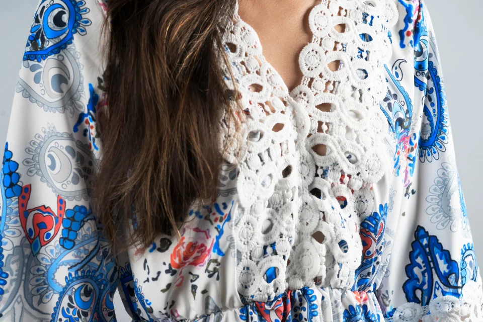 بلوزة دانتيل عصرية صيفية